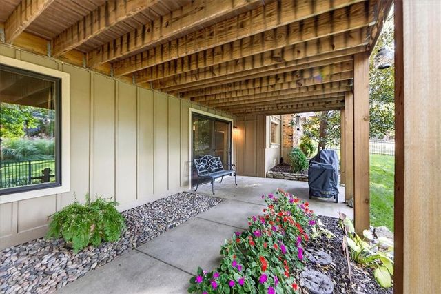 8326 Richards Road, Lenexa, KS 66215