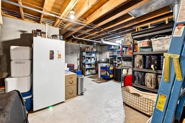 8326 Richards Road, Lenexa, KS 66215