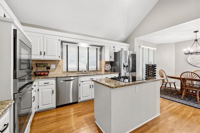 8326 Richards Road, Lenexa, KS 66215