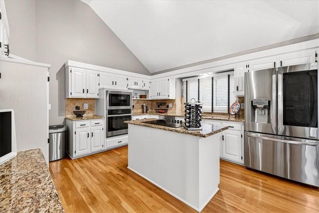 8326 Richards Road, Lenexa, KS 66215