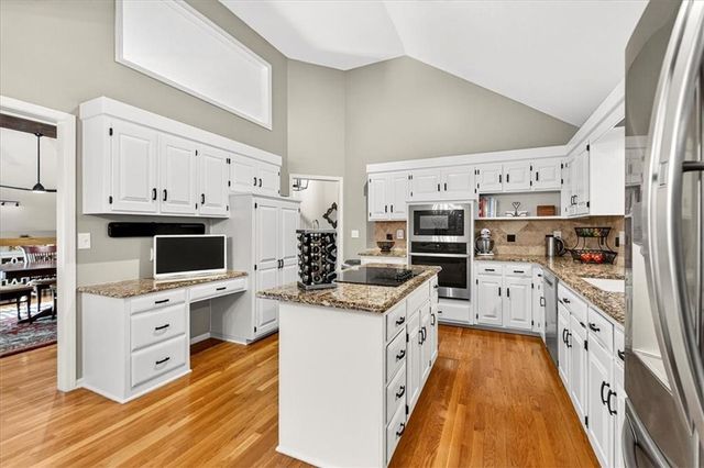 8326 Richards Road, Lenexa, KS 66215
