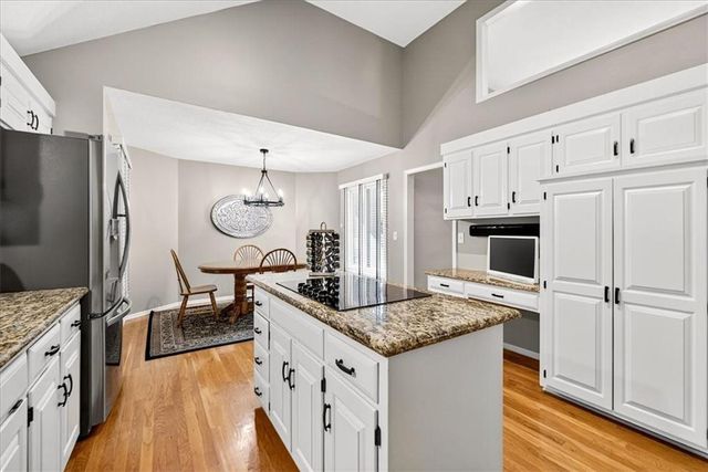 8326 Richards Road, Lenexa, KS 66215