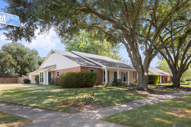 2513 Lancelot Dr, Baton Rouge, LA 70816