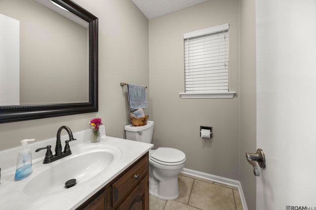 2513 Lancelot Dr, Baton Rouge, LA 70816