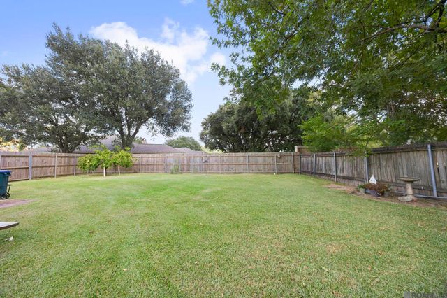 2513 Lancelot Dr, Baton Rouge, LA 70816