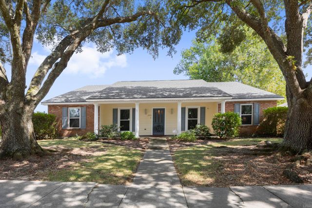 2513 Lancelot Dr, Baton Rouge, LA 70816