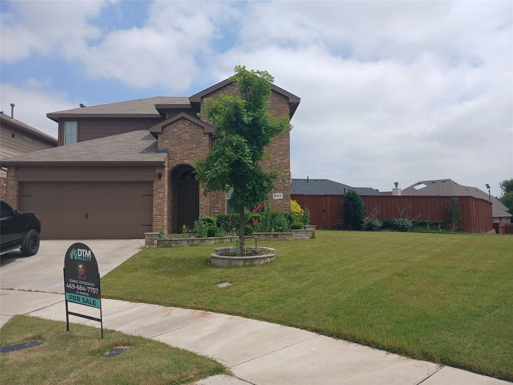 8045 Ballater Drive, Fort Worth, TX 76123