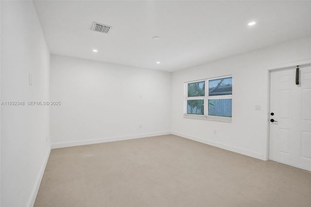 922 NW 4th Ave 3, Fort Lauderdale, FL 33311