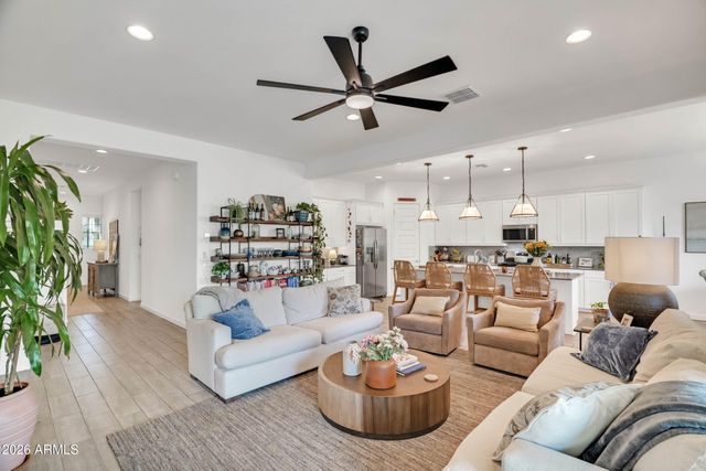 7696 W HONEYSUCKLE Drive, Peoria, AZ 85383