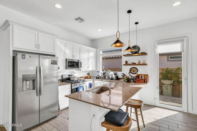 7696 W HONEYSUCKLE Drive, Peoria, AZ 85383