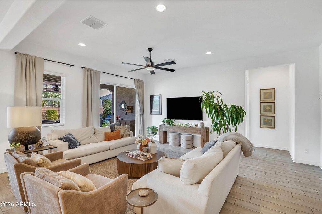 7696 W HONEYSUCKLE Drive, Peoria, AZ 85383 — photo 4