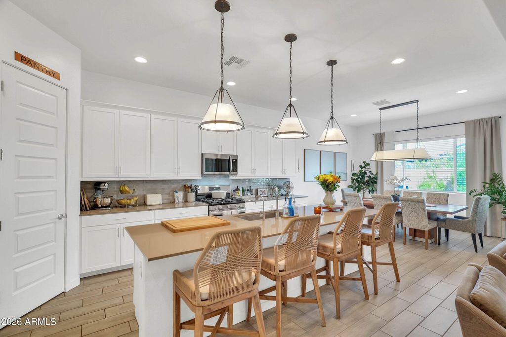 7696 W HONEYSUCKLE Drive, Peoria, AZ 85383 — photo 5