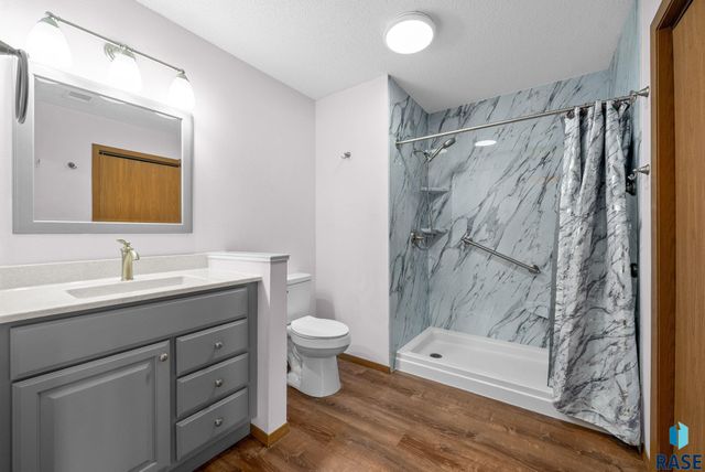 1000 S Newport Pl Place, Sioux Falls, SD 57106