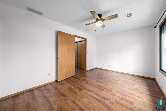 1000 S Newport Pl Place, Sioux Falls, SD 57106