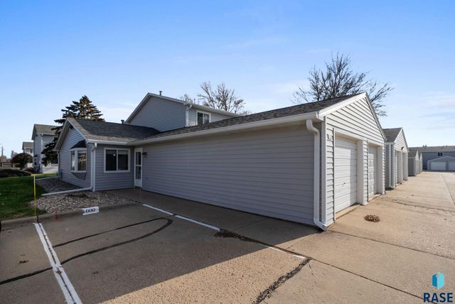 1000 S Newport Pl Place, Sioux Falls, SD 57106