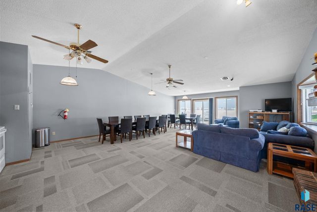 1000 S Newport Pl Place, Sioux Falls, SD 57106