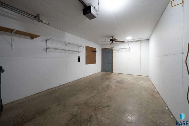 1000 S Newport Pl Place, Sioux Falls, SD 57106