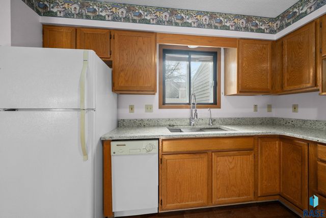 1000 S Newport Pl Place, Sioux Falls, SD 57106