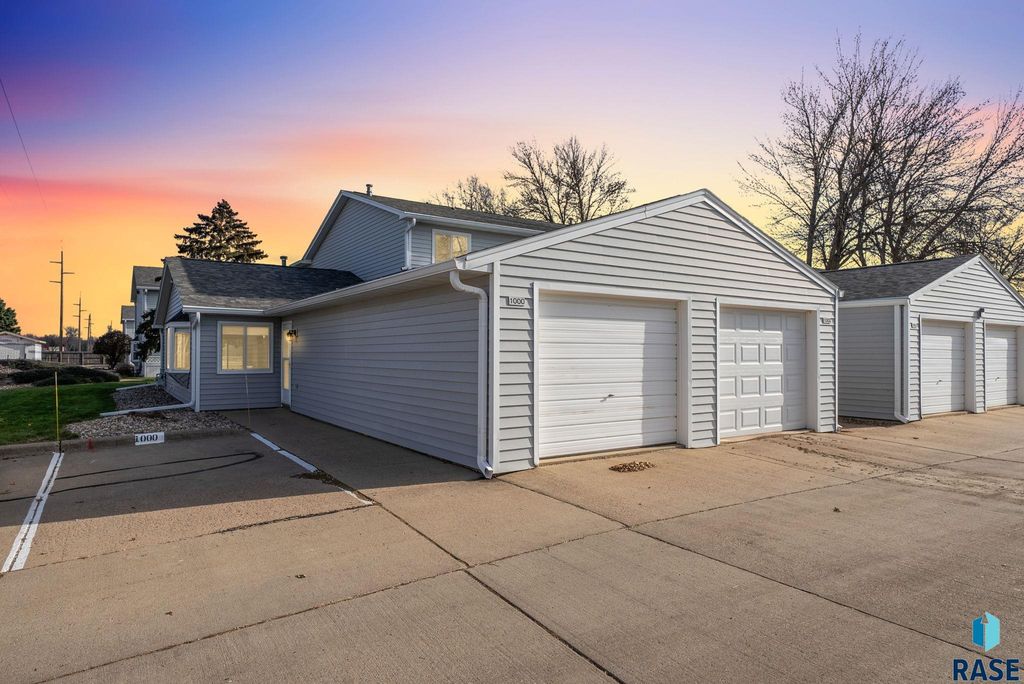 1000 S Newport Pl Place, Sioux Falls, SD 57106