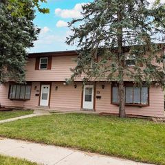 10123 W Kiehnau AVENUE #10125, Milwaukee, WI 53224