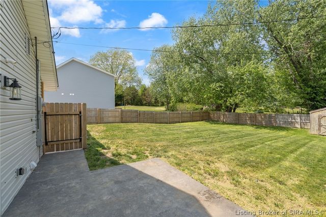 1429 Mount Zion Road, Henryville, IN 47126