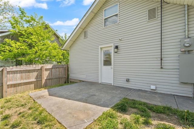 1429 Mount Zion Road, Henryville, IN 47126