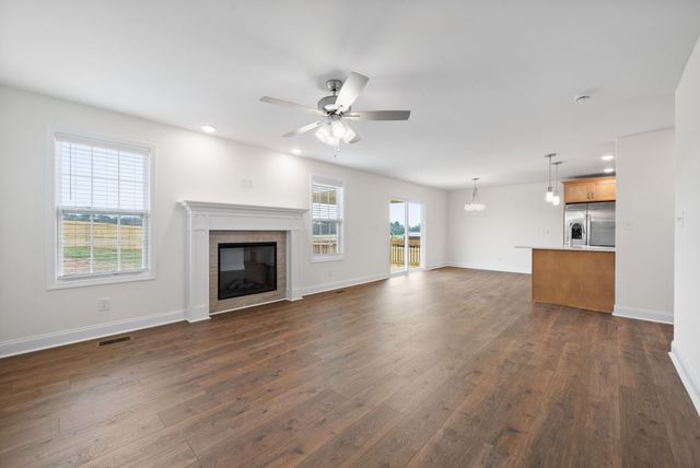 1247 Iris Glen Dr, Clarksville, TN 37042