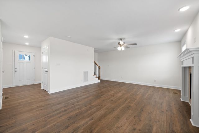 1247 Iris Glen Dr, Clarksville, TN 37042