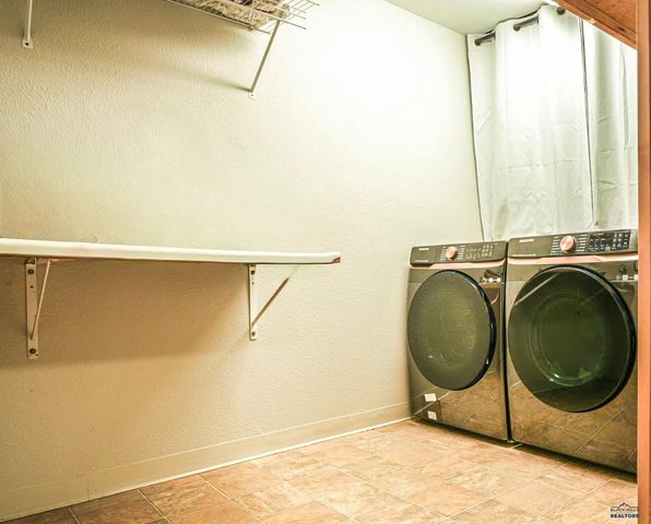 7 HORSESHOE LN, Spearfish, SD 57783