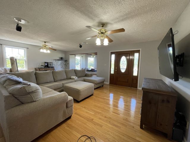 805A Jackson Rd, Portland, TN 37148