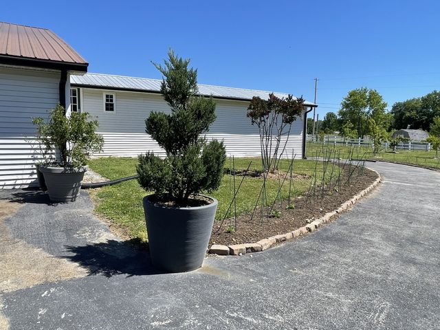 805A Jackson Rd, Portland, TN 37148