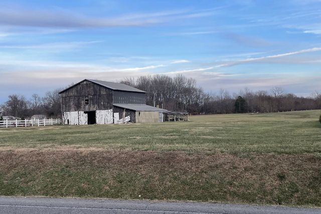 805A Jackson Rd, Portland, TN 37148