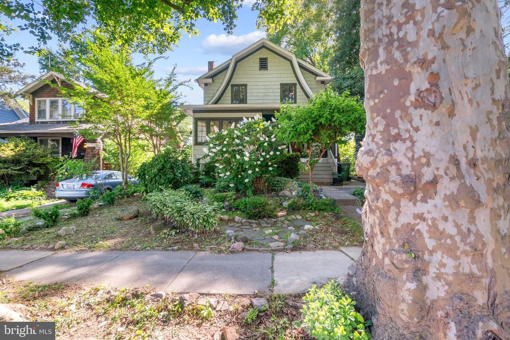 Image 1 of property listing at 210 MALLOW HILL RD, Baltimore, MD 21229