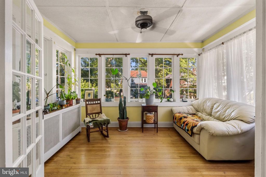 Image 10 of property listing at 210 MALLOW HILL RD, Baltimore, MD 21229