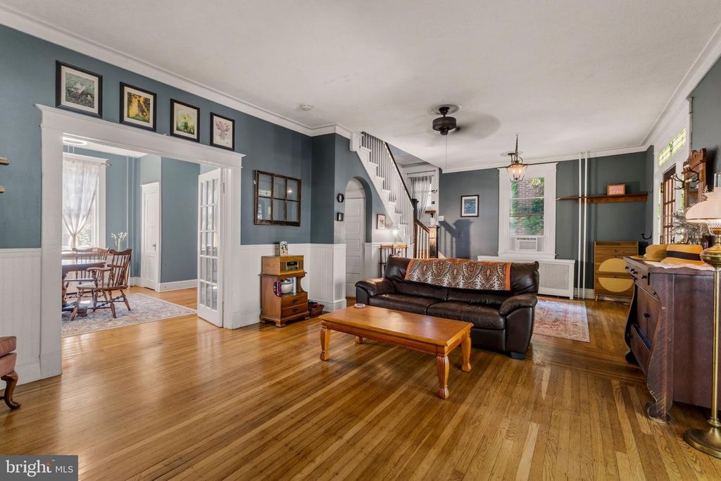 Image 12 of property listing at 210 MALLOW HILL RD, Baltimore, MD 21229