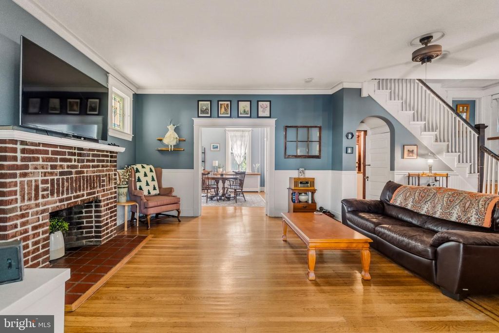 Image 13 of property listing at 210 MALLOW HILL RD, Baltimore, MD 21229
