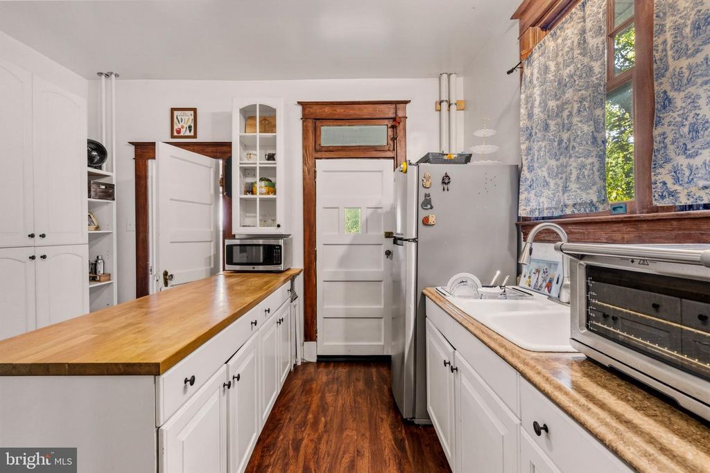 Image 24 of property listing at 210 MALLOW HILL RD, Baltimore, MD 21229