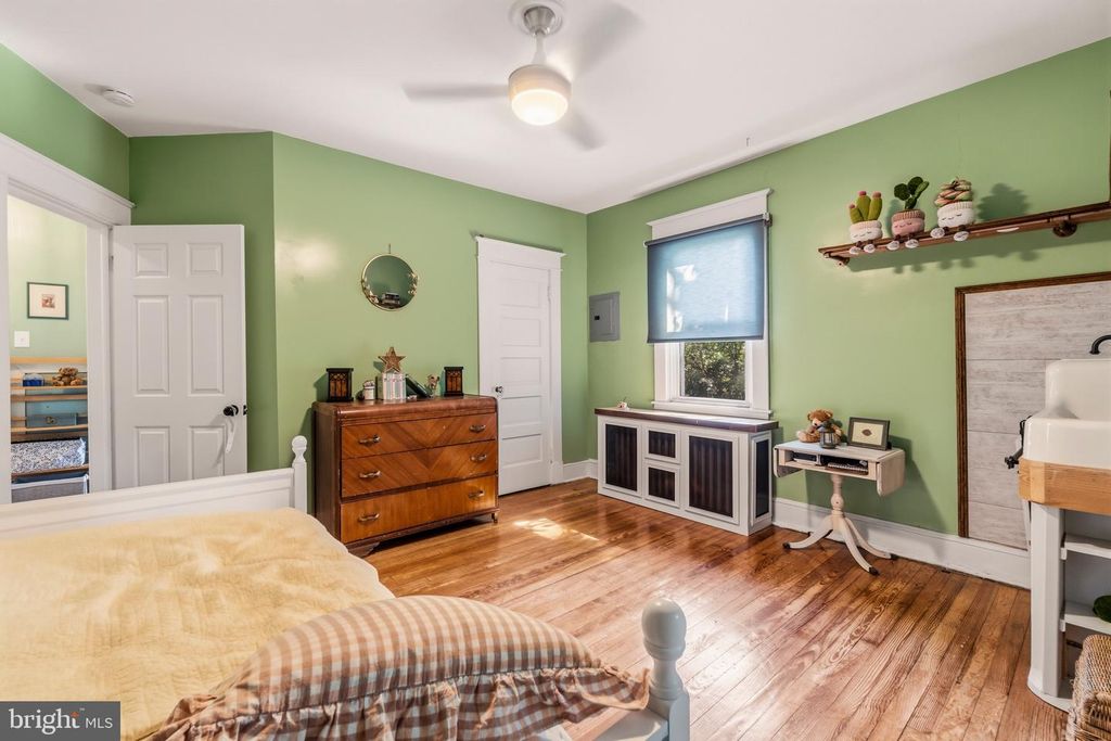 Image 28 of property listing at 210 MALLOW HILL RD, Baltimore, MD 21229