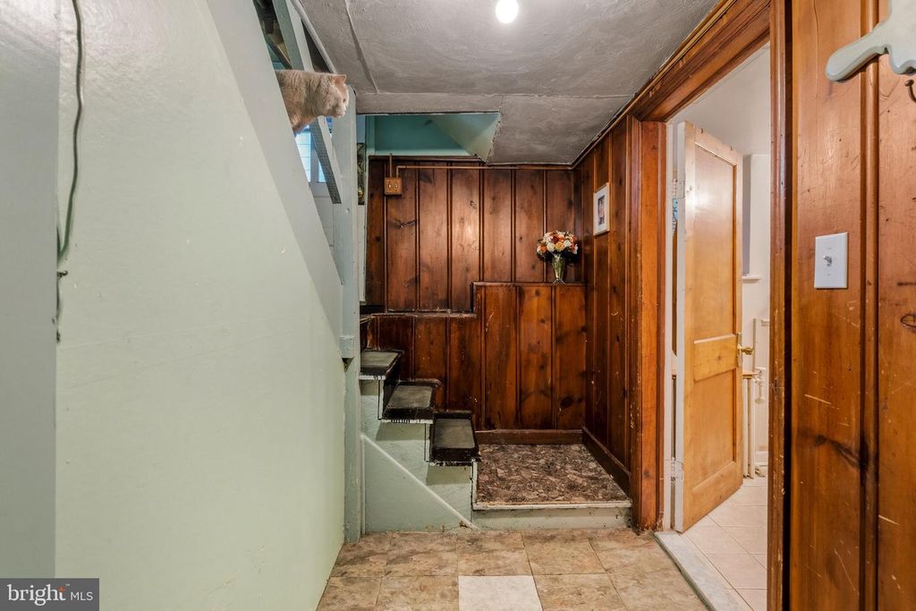 Image 35 of property listing at 210 MALLOW HILL RD, Baltimore, MD 21229