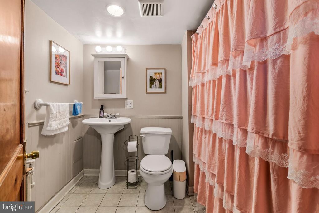 Image 37 of property listing at 210 MALLOW HILL RD, Baltimore, MD 21229