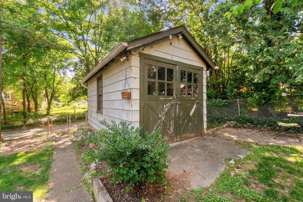 Image 41 of property listing at 210 MALLOW HILL RD, Baltimore, MD 21229