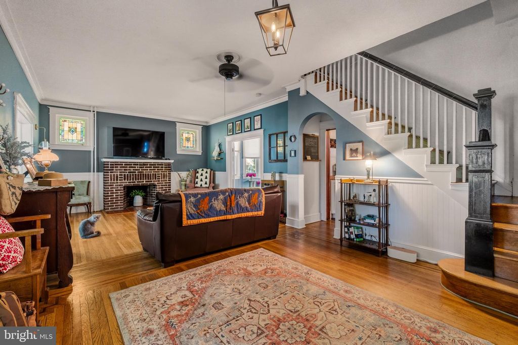 Image 5 of property listing at 210 MALLOW HILL RD, Baltimore, MD 21229