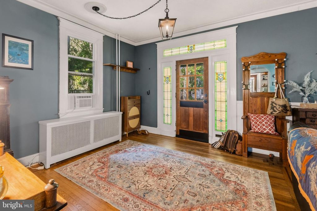 Image 6 of property listing at 210 MALLOW HILL RD, Baltimore, MD 21229