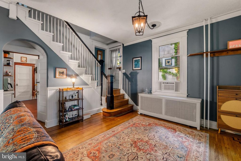 Image 7 of property listing at 210 MALLOW HILL RD, Baltimore, MD 21229