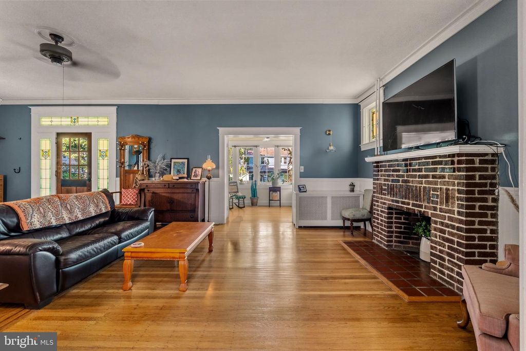 Image 9 of property listing at 210 MALLOW HILL RD, Baltimore, MD 21229