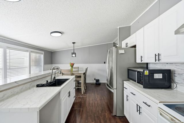 104 County Road 4637, Hondo, TX 78861