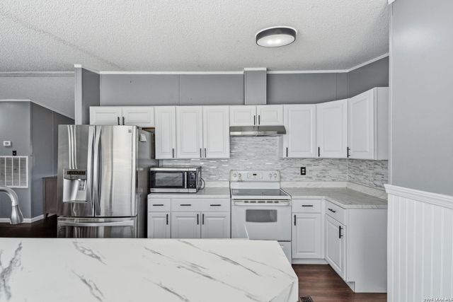 104 County Road 4637, Hondo, TX 78861