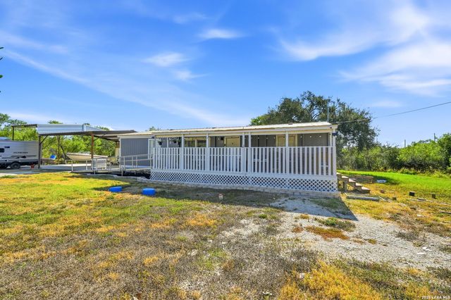 104 County Road 4637, Hondo, TX 78861