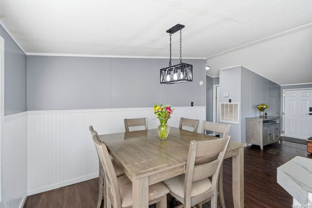 104 County Road 4637, Hondo, TX 78861
