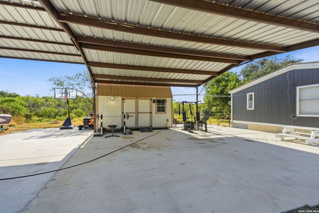 104 County Road 4637, Hondo, TX 78861